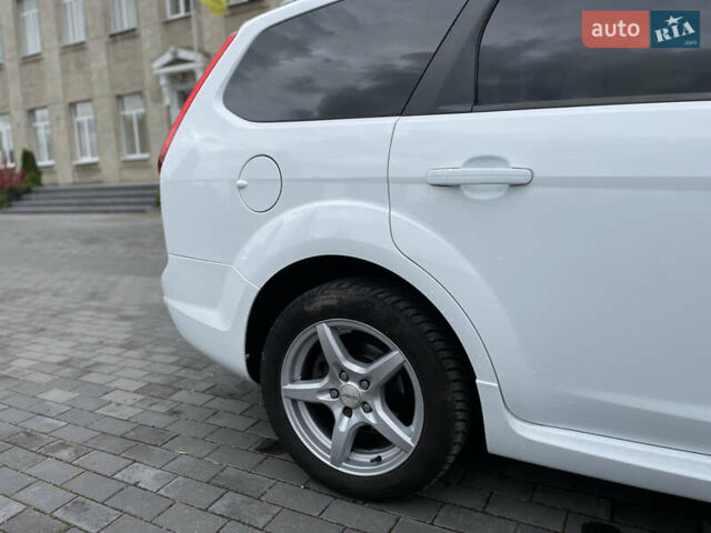 Белый Форд Фокус, объемом двигателя 1.6 л и пробегом 257 тыс. км за 5999 $, фото 24 на Automoto.ua