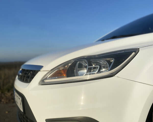 Білий Форд Фокус, об'ємом двигуна 1.6 л та пробігом 235 тис. км за 6100 $, фото 10 на Automoto.ua