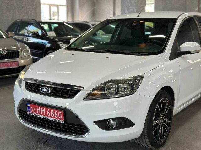 Белый Форд Фокус, объемом двигателя 1.6 л и пробегом 198 тыс. км за 6999 $, фото 2 на Automoto.ua