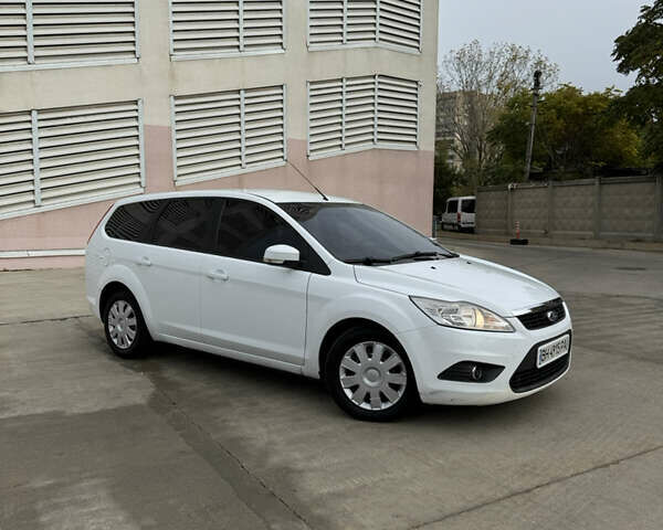 Форд Фокус 2009 в Одессе на Automoto.ua Белый Форд Фокус, объемом двигателя 1.6 л и пробегом 228 тыс. км за 6800 $, фото 1 на Automoto.ua
