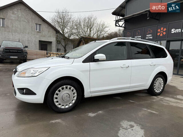 Белый Форд Фокус, объемом двигателя 1.8 л и пробегом 205 тыс. км за 5700 $, фото 2 на Automoto.ua