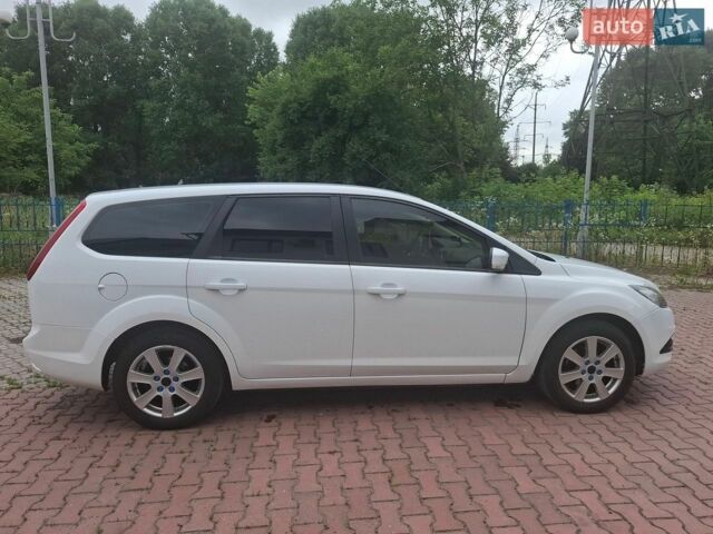 Білий Форд Фокус, об'ємом двигуна 1.6 л та пробігом 214 тис. км за 5000 $, фото 5 на Automoto.ua