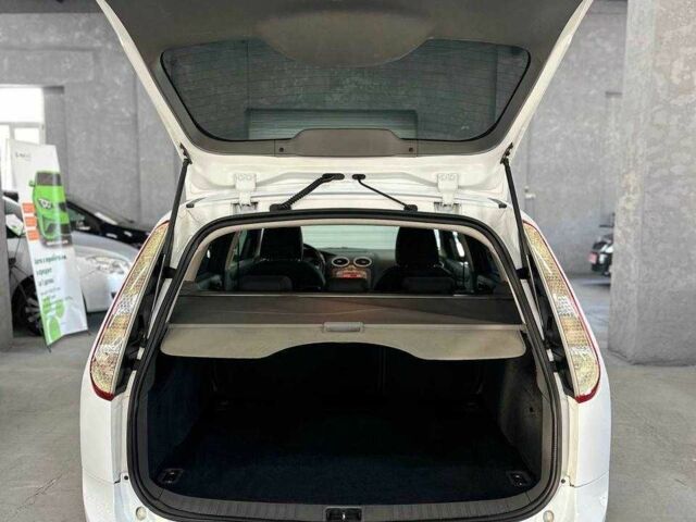 Белый Форд Фокус, объемом двигателя 1.6 л и пробегом 198 тыс. км за 6999 $, фото 19 на Automoto.ua