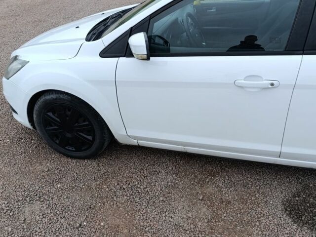 Білий Форд Фокус, об'ємом двигуна 2 л та пробігом 257 тис. км за 5700 $, фото 14 на Automoto.ua