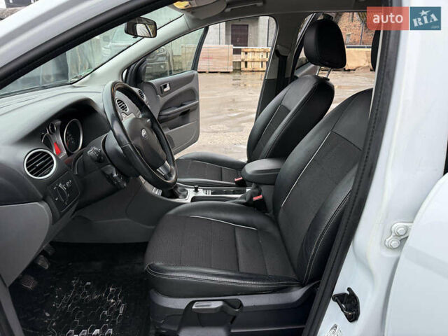 Белый Форд Фокус, объемом двигателя 1.8 л и пробегом 205 тыс. км за 5700 $, фото 29 на Automoto.ua