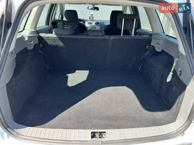 Білий Форд Фокус, об'ємом двигуна 1.8 л та пробігом 227 тис. км за 6000 $, фото 2 на Automoto.ua