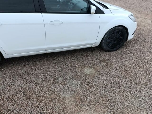 Білий Форд Фокус, об'ємом двигуна 2 л та пробігом 257 тис. км за 5700 $, фото 15 на Automoto.ua