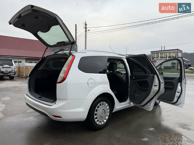 Белый Форд Фокус, объемом двигателя 1.8 л и пробегом 205 тыс. км за 5700 $, фото 22 на Automoto.ua