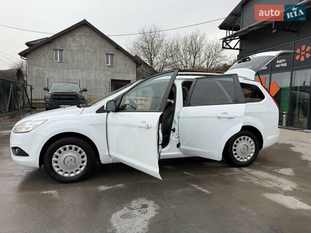 Белый Форд Фокус, объемом двигателя 1.8 л и пробегом 205 тыс. км за 5700 $, фото 17 на Automoto.ua