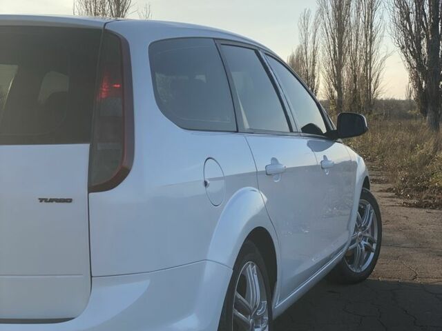 Белый Форд Фокус, объемом двигателя 1.6 л и пробегом 235 тыс. км за 6250 $, фото 5 на Automoto.ua