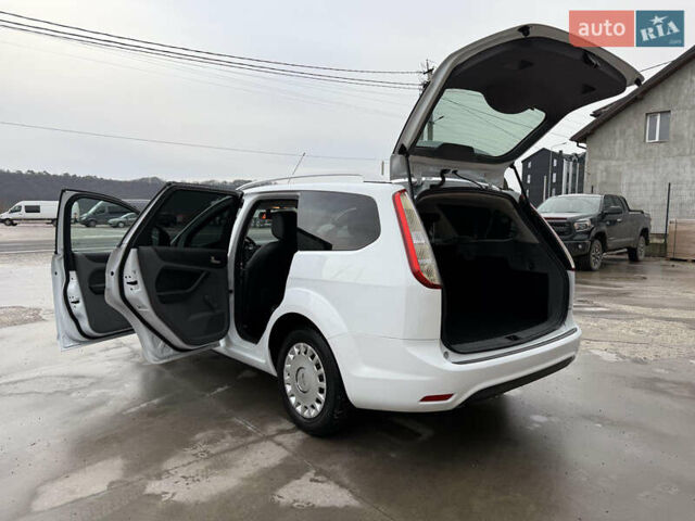 Белый Форд Фокус, объемом двигателя 1.8 л и пробегом 205 тыс. км за 5700 $, фото 20 на Automoto.ua