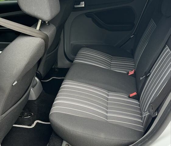 Белый Форд Фокус, объемом двигателя 1.6 л и пробегом 170 тыс. км за 6300 $, фото 10 на Automoto.ua