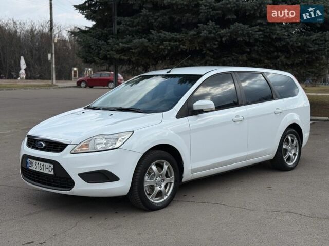 Білий Форд Фокус, об'ємом двигуна 2 л та пробігом 280 тис. км за 5200 $, фото 3 на Automoto.ua