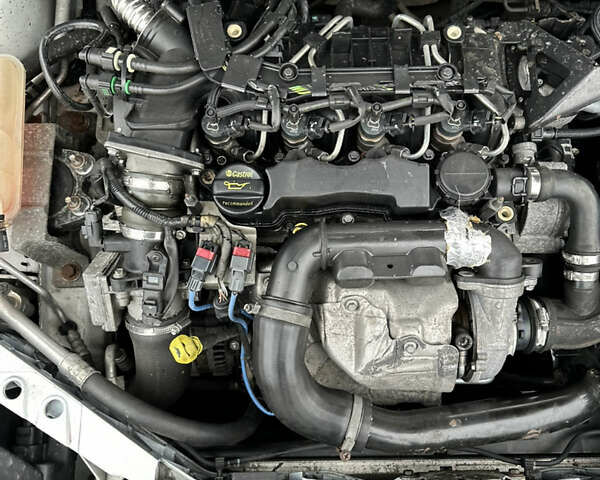 Белый Форд Фокус, объемом двигателя 1.6 л и пробегом 234 тыс. км за 6200 $, фото 17 на Automoto.ua