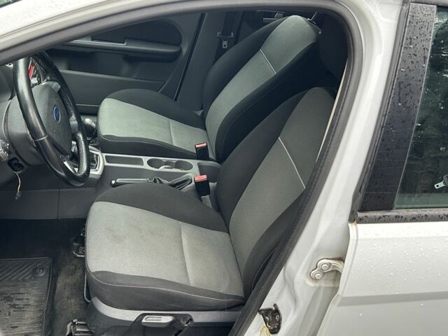 Белый Форд Фокус, объемом двигателя 1.6 л и пробегом 200 тыс. км за 1999 $, фото 19 на Automoto.ua