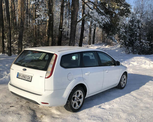 Белый Форд Фокус, объемом двигателя 2 л и пробегом 300 тыс. км за 6700 $, фото 22 на Automoto.ua