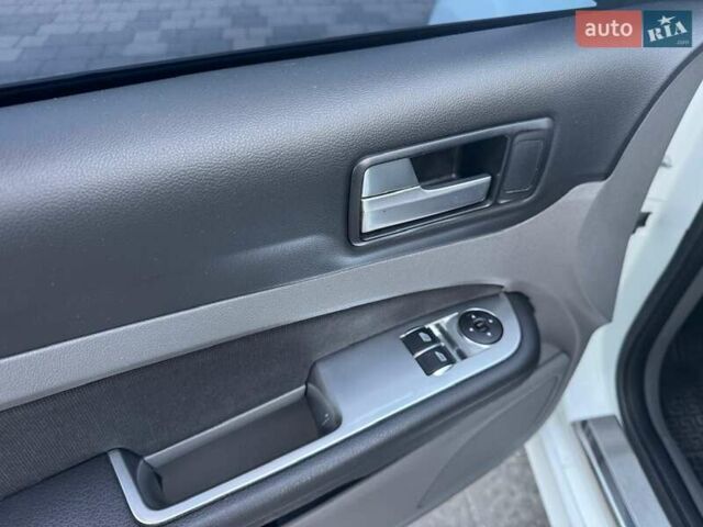 Белый Форд Фокус, объемом двигателя 1.6 л и пробегом 268 тыс. км за 6500 $, фото 10 на Automoto.ua