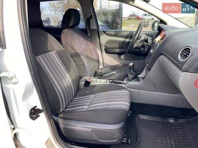 Білий Форд Фокус, об'ємом двигуна 1.56 л та пробігом 290 тис. км за 5690 $, фото 11 на Automoto.ua