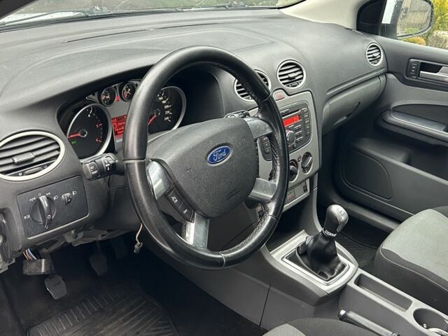 Белый Форд Фокус, объемом двигателя 1.6 л и пробегом 200 тыс. км за 1999 $, фото 17 на Automoto.ua