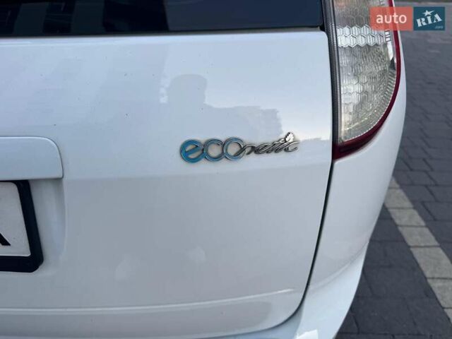 Белый Форд Фокус, объемом двигателя 1.6 л и пробегом 268 тыс. км за 6500 $, фото 11 на Automoto.ua