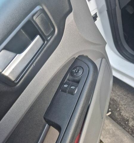 Білий Форд Фокус, об'ємом двигуна 1.6 л та пробігом 217 тис. км за 5000 $, фото 12 на Automoto.ua