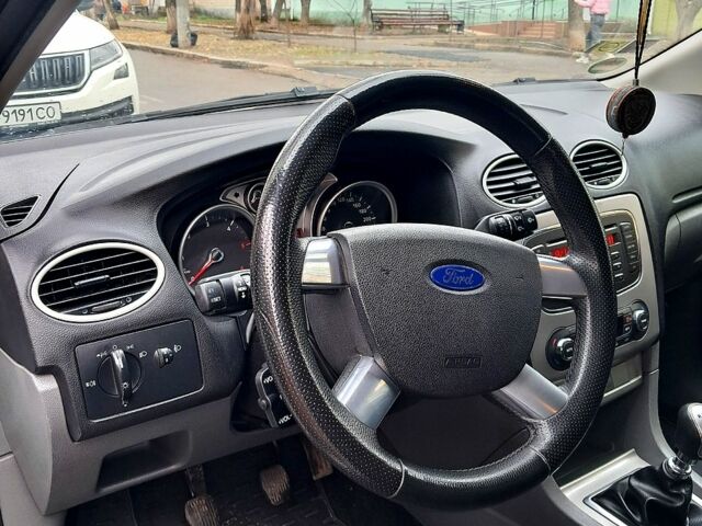 Белый Форд Фокус, объемом двигателя 2 л и пробегом 310 тыс. км за 4700 $, фото 3 на Automoto.ua