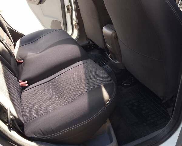 Белый Форд Фокус, объемом двигателя 1.6 л и пробегом 292 тыс. км за 6500 $, фото 9 на Automoto.ua