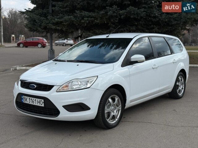 Білий Форд Фокус, об'ємом двигуна 2 л та пробігом 280 тис. км за 4999 $, фото 1 на Automoto.ua