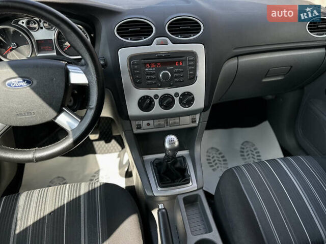 Білий Форд Фокус, об'ємом двигуна 1.56 л та пробігом 311 тис. км за 4700 $, фото 42 на Automoto.ua