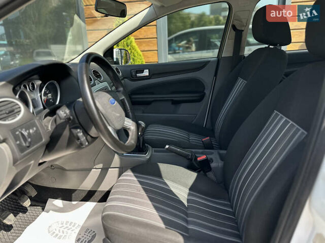 Білий Форд Фокус, об'ємом двигуна 1.56 л та пробігом 311 тис. км за 4700 $, фото 31 на Automoto.ua