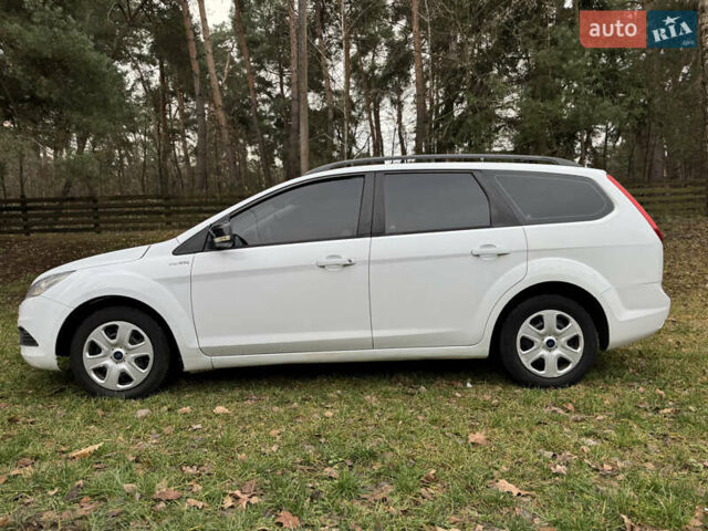 Белый Форд Фокус, объемом двигателя 1.6 л и пробегом 230 тыс. км за 5600 $, фото 5 на Automoto.ua