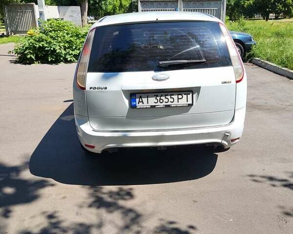 Белый Форд Фокус, объемом двигателя 1.6 л и пробегом 210 тыс. км за 5400 $, фото 4 на Automoto.ua
