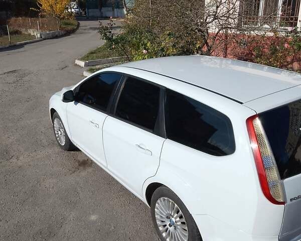 Белый Форд Фокус, объемом двигателя 1.6 л и пробегом 292 тыс. км за 6500 $, фото 7 на Automoto.ua