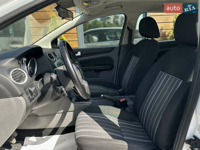 Білий Форд Фокус, об'ємом двигуна 1.56 л та пробігом 311 тис. км за 4700 $, фото 30 на Automoto.ua