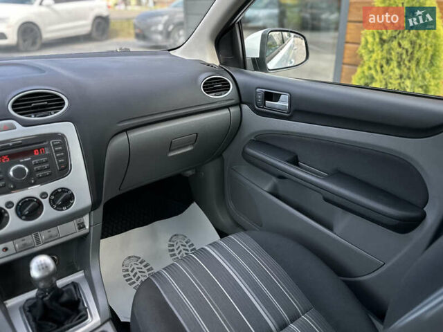 Білий Форд Фокус, об'ємом двигуна 1.56 л та пробігом 311 тис. км за 4700 $, фото 46 на Automoto.ua