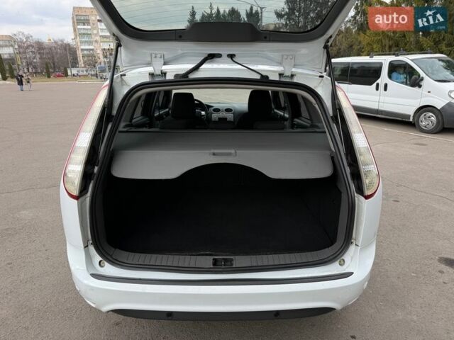 Білий Форд Фокус, об'ємом двигуна 2 л та пробігом 280 тис. км за 5200 $, фото 25 на Automoto.ua