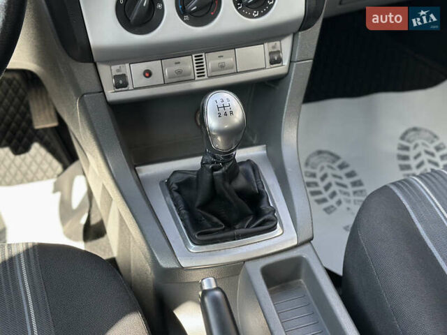 Білий Форд Фокус, об'ємом двигуна 1.56 л та пробігом 311 тис. км за 4700 $, фото 44 на Automoto.ua