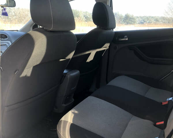 Белый Форд Фокус, объемом двигателя 2 л и пробегом 300 тыс. км за 6700 $, фото 12 на Automoto.ua