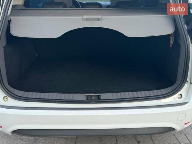 Белый Форд Фокус, объемом двигателя 1.6 л и пробегом 268 тыс. км за 6500 $, фото 18 на Automoto.ua