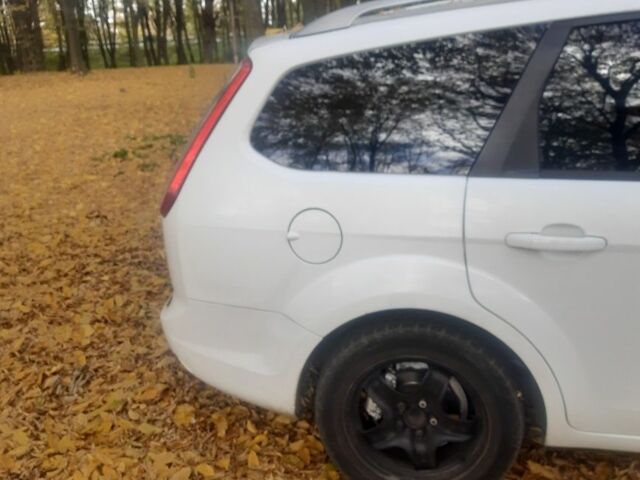 Білий Форд Фокус, об'ємом двигуна 1.6 л та пробігом 361 тис. км за 4800 $, фото 1 на Automoto.ua