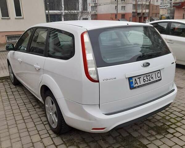 Белый Форд Фокус, объемом двигателя 1.56 л и пробегом 250 тыс. км за 6200 $, фото 2 на Automoto.ua