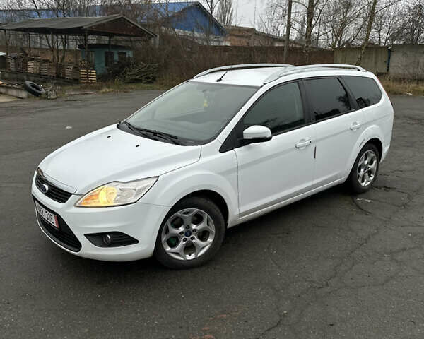 Белый Форд Фокус, объемом двигателя 1.6 л и пробегом 234 тыс. км за 6200 $, фото 1 на Automoto.ua