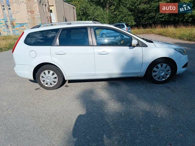 Белый Форд Фокус, объемом двигателя 1.6 л и пробегом 290 тыс. км за 5900 $, фото 14 на Automoto.ua