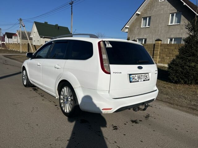 Белый Форд Фокус, объемом двигателя 1.6 л и пробегом 227 тыс. км за 5500 $, фото 4 на Automoto.ua