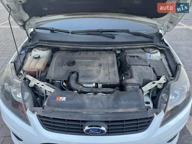 Белый Форд Фокус, объемом двигателя 1.6 л и пробегом 268 тыс. км за 6500 $, фото 8 на Automoto.ua