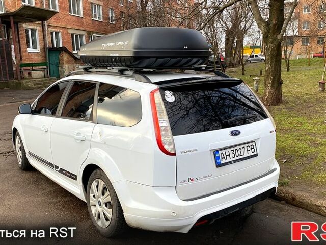 Белый Форд Фокус, объемом двигателя 1.6 л и пробегом 214 тыс. км за 5500 $, фото 1 на Automoto.ua