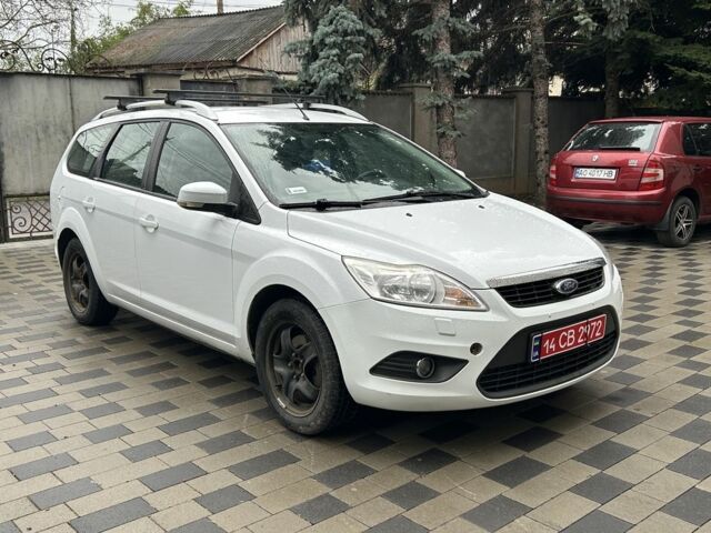 Белый Форд Фокус, объемом двигателя 1.6 л и пробегом 200 тыс. км за 1999 $, фото 1 на Automoto.ua