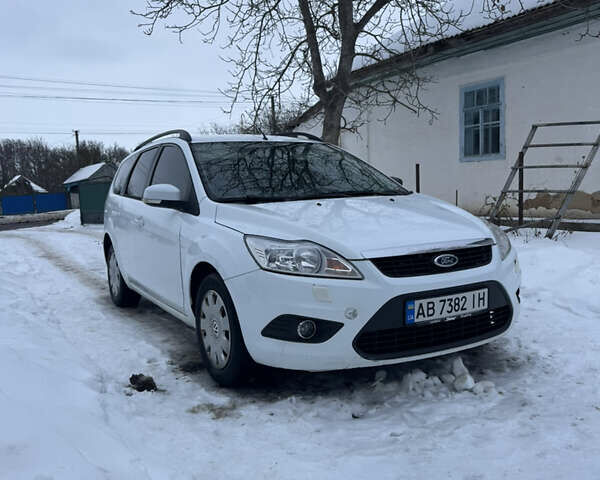 Белый Форд Фокус, объемом двигателя 1.6 л и пробегом 235 тыс. км за 4999 $, фото 2 на Automoto.ua