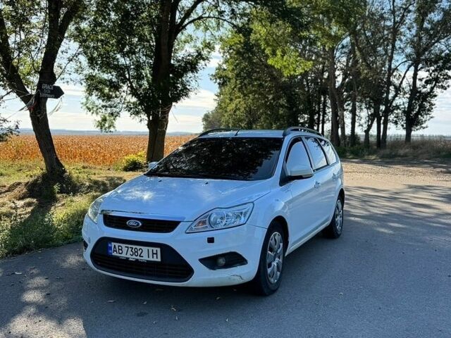 Белый Форд Фокус, объемом двигателя 1.6 л и пробегом 252 тыс. км за 4499 $, фото 1 на Automoto.ua