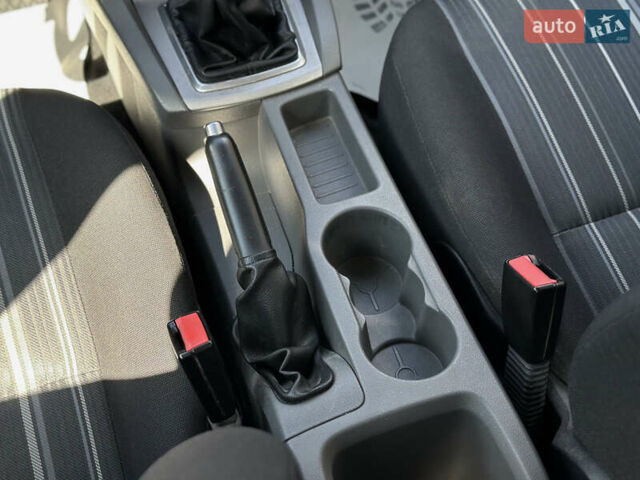 Білий Форд Фокус, об'ємом двигуна 1.56 л та пробігом 311 тис. км за 4700 $, фото 45 на Automoto.ua